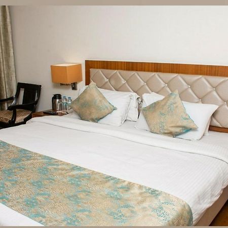 Hotel Meadows Bénarès Extérieur photo