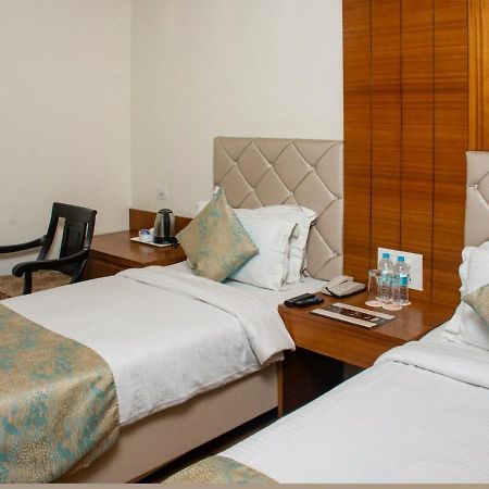Hotel Meadows Bénarès Extérieur photo