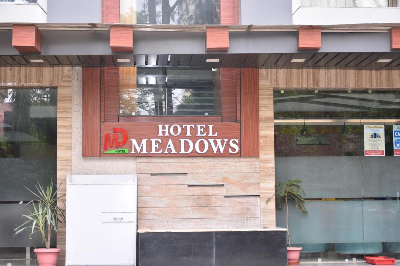 Hotel Meadows Bénarès Extérieur photo