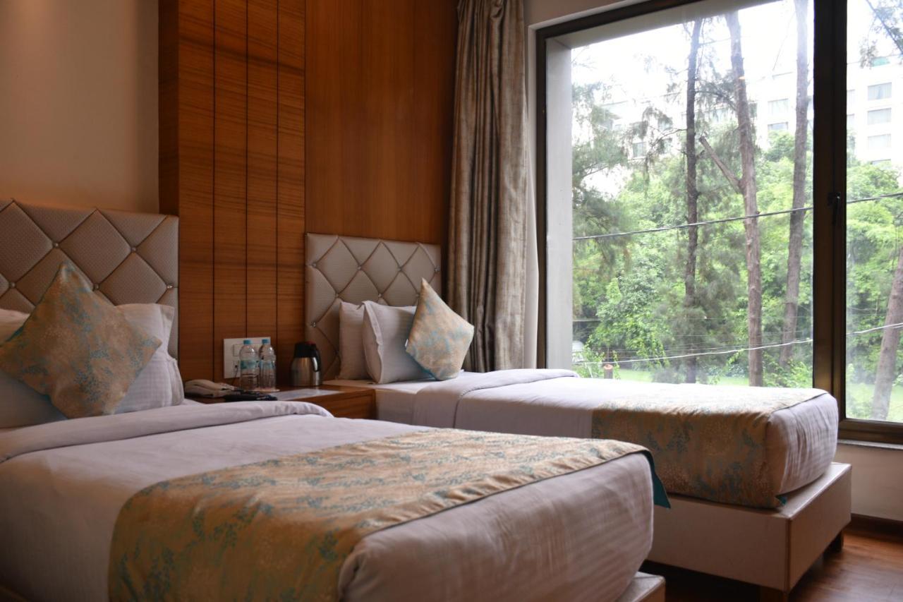 Hotel Meadows Bénarès Extérieur photo