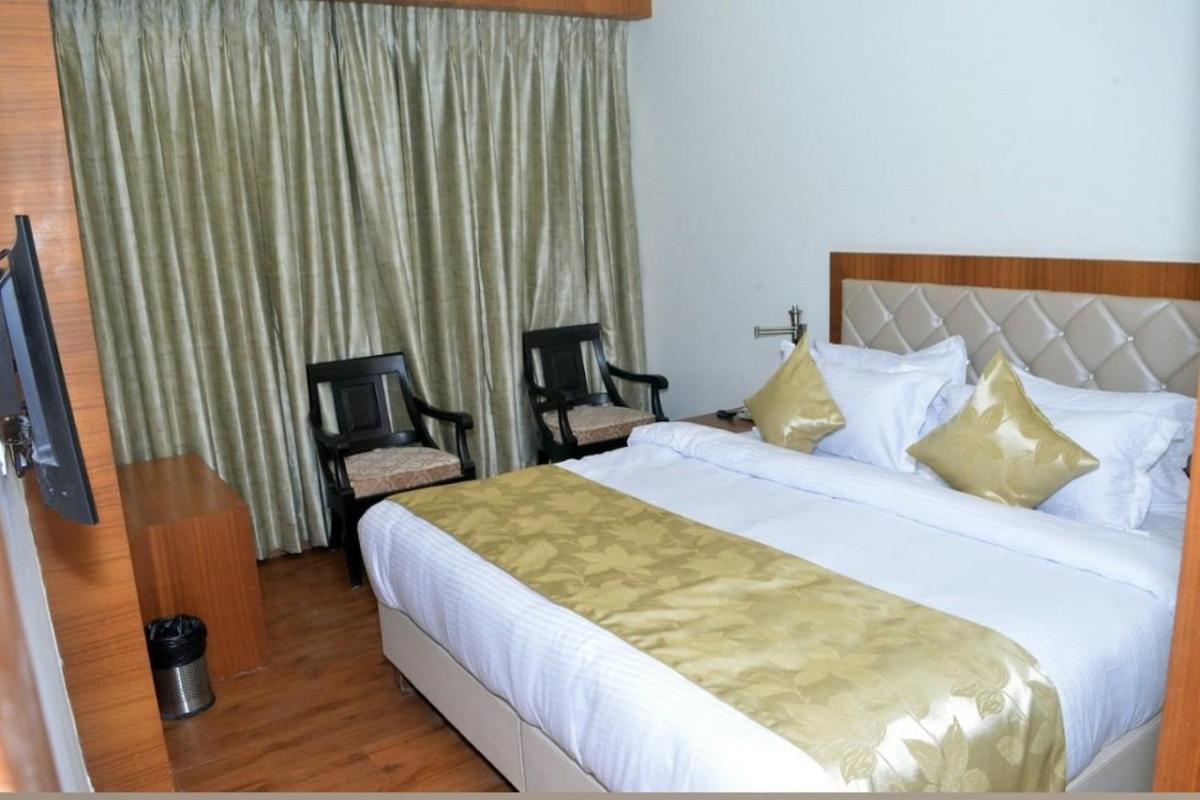 Hotel Meadows Bénarès Extérieur photo