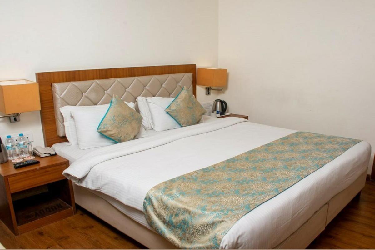 Hotel Meadows Bénarès Extérieur photo