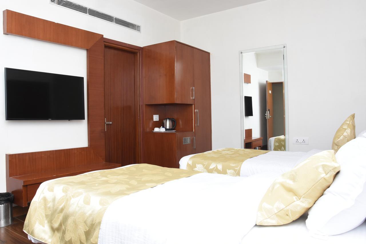 Hotel Meadows Bénarès Extérieur photo