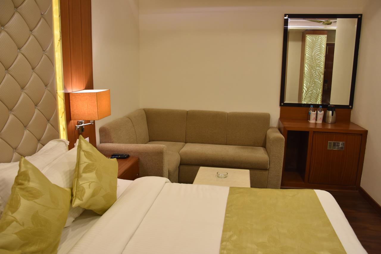 Hotel Meadows Bénarès Extérieur photo
