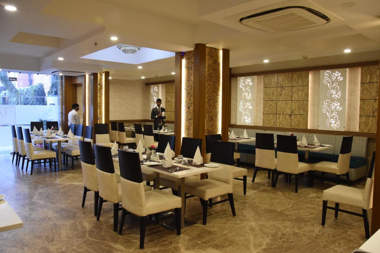 Hotel Meadows Bénarès Extérieur photo