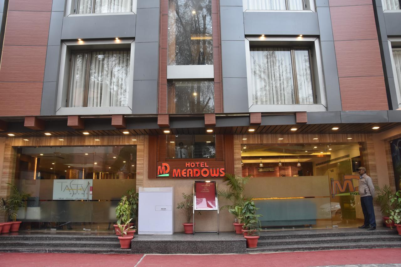 Hotel Meadows Bénarès Extérieur photo